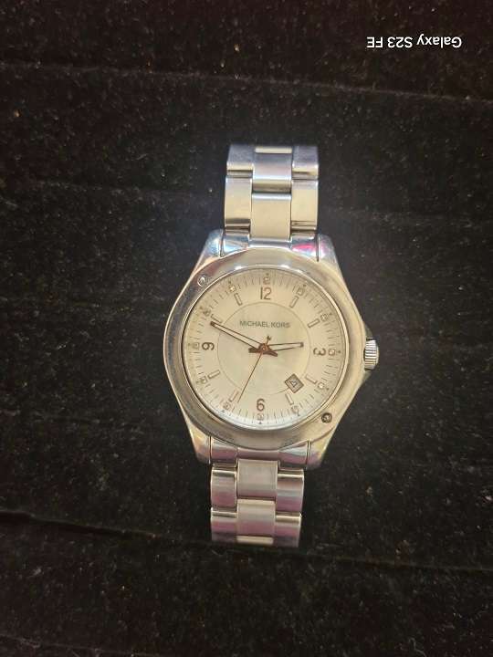 Michael Kors Mans watch. Stainless steel bracelet.