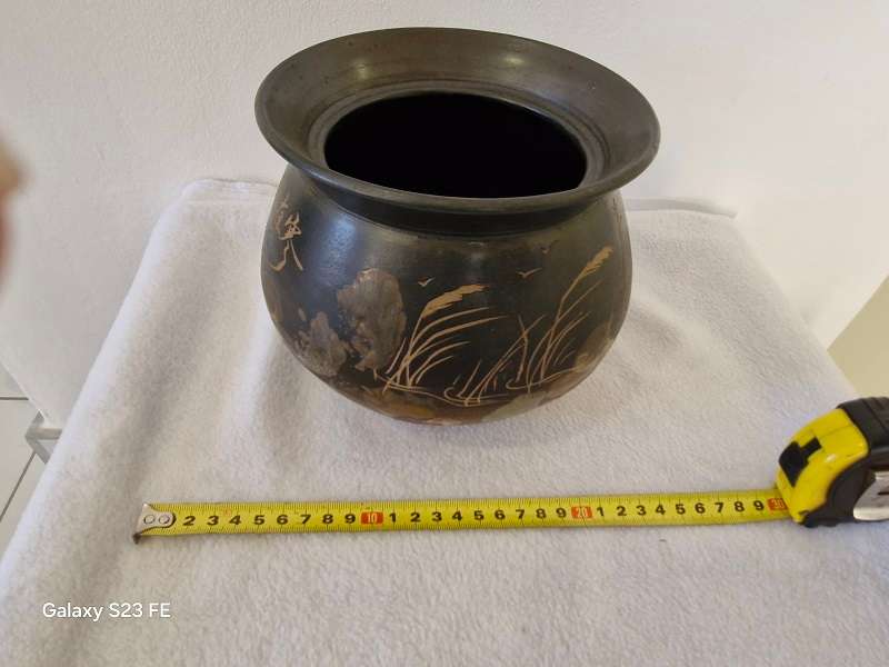 WOW ! Vintage Japanese Hibachi ceremonial Bowl ! Hand painted and carved !