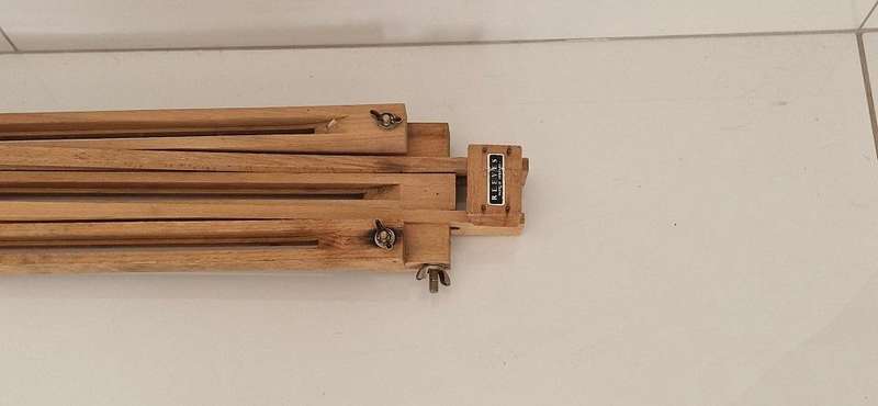 WOW! RARE FIND ! Vintage Reeves, Made in England, Display Easel !