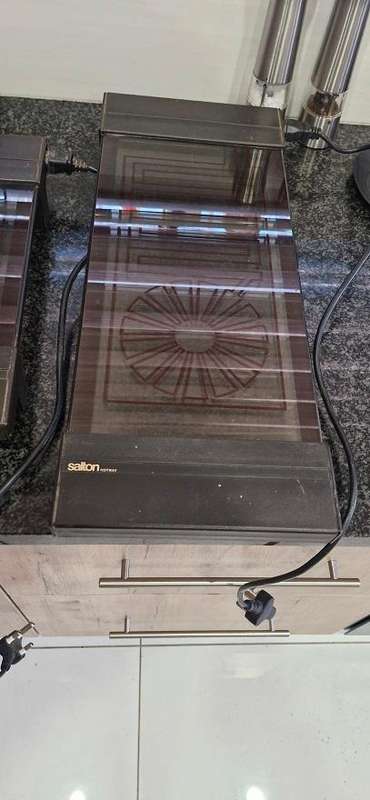 Entertainers Bargain ! 2 x Salton Mid-size Hot Trays ! Nice condition !
