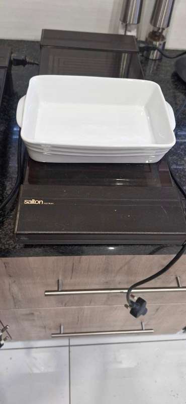 Entertainers Bargain ! 2 x Salton Mid-size Hot Trays ! Nice condition !