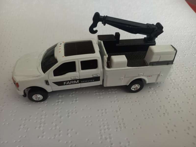ERTL FORD CRANE TRUCK