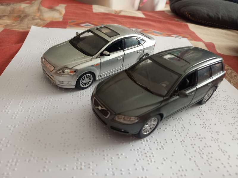 2 x Volvo modelcars