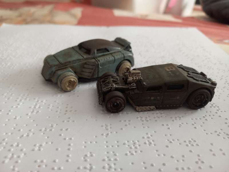 Lot of 2 custom modelcars