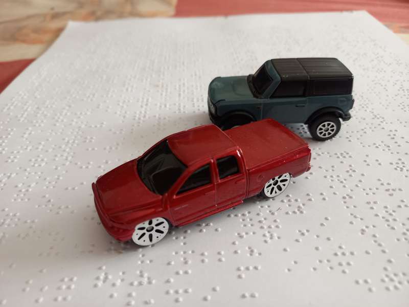 2 x Maisto modelcars