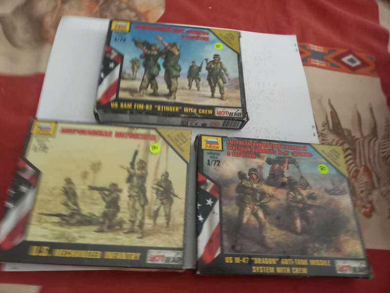 3 x Zvezda 1/72 scale figure plastic model kits