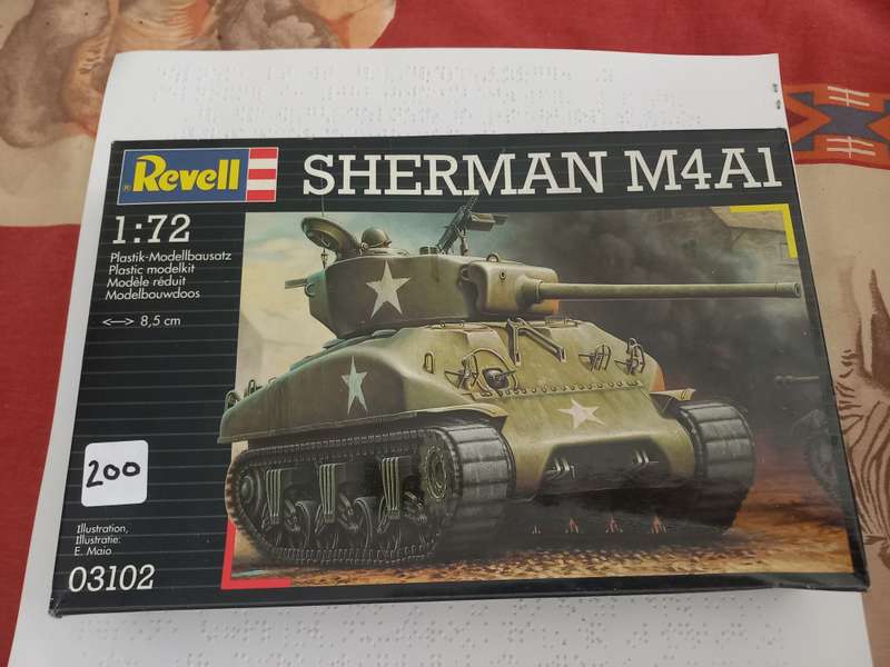 Revell 1/72 scale Sherman M4A1 Tank modelkit