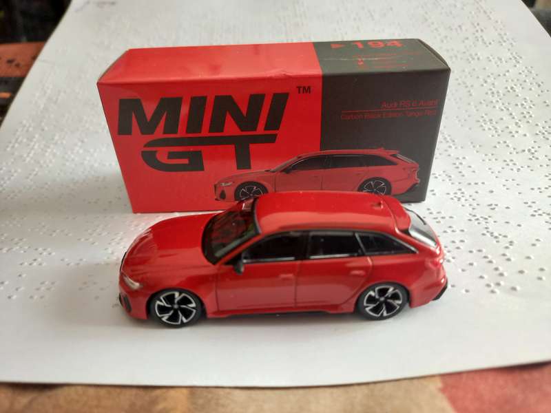 Mini GT Audi RS6 Avant Carbon Black Edition