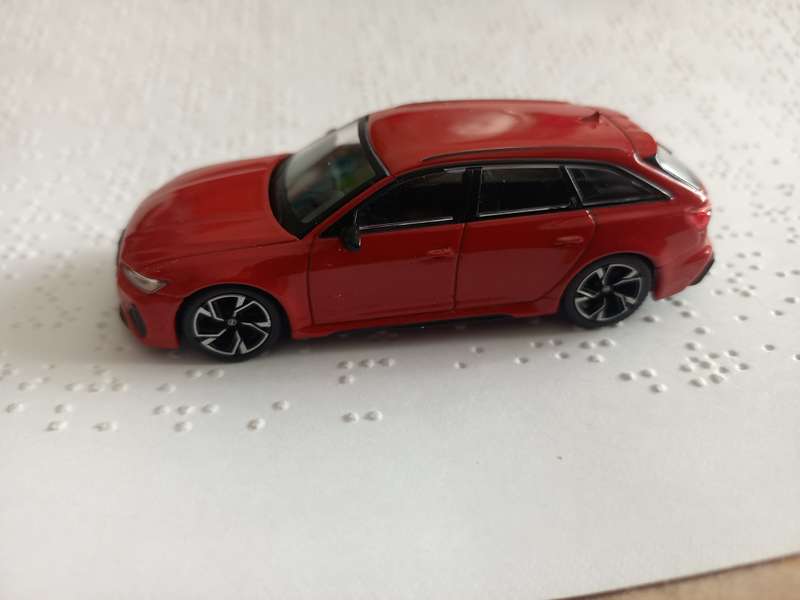 Mini GT Audi RS6 Avant Carbon Black Edition