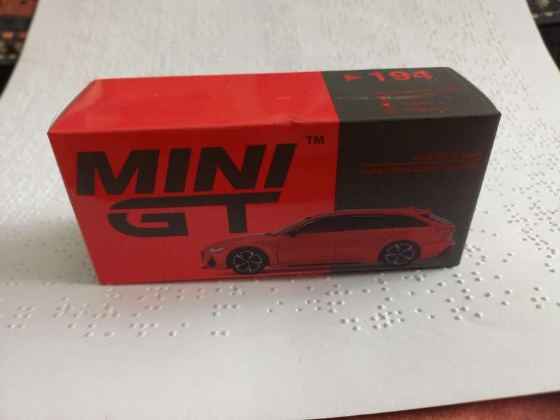 Mini GT Audi RS6 Avant Carbon Black Edition