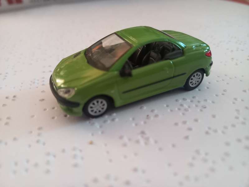 1/72 scale Peugeot