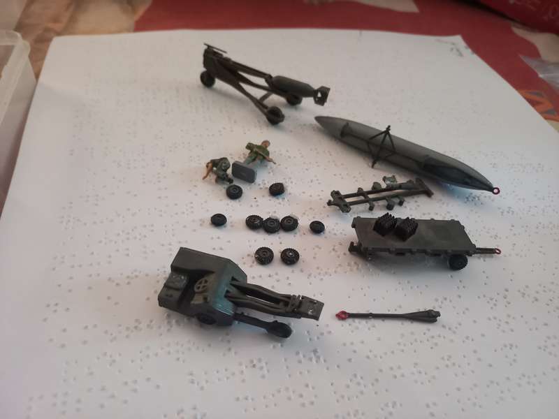 Lot of 1/72 scale military accessories