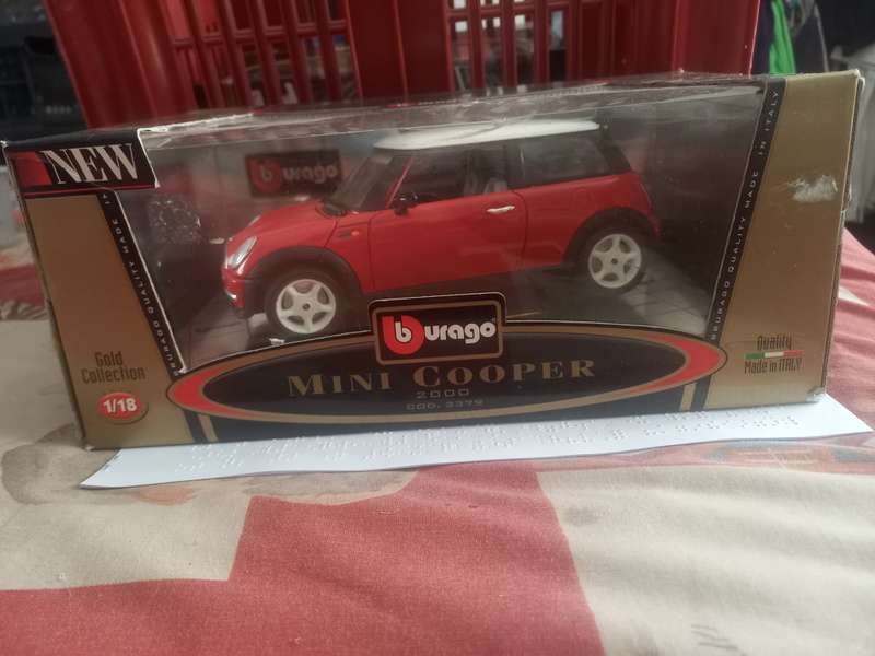 Bburago 1/18 scale 2000 Mini Cooper