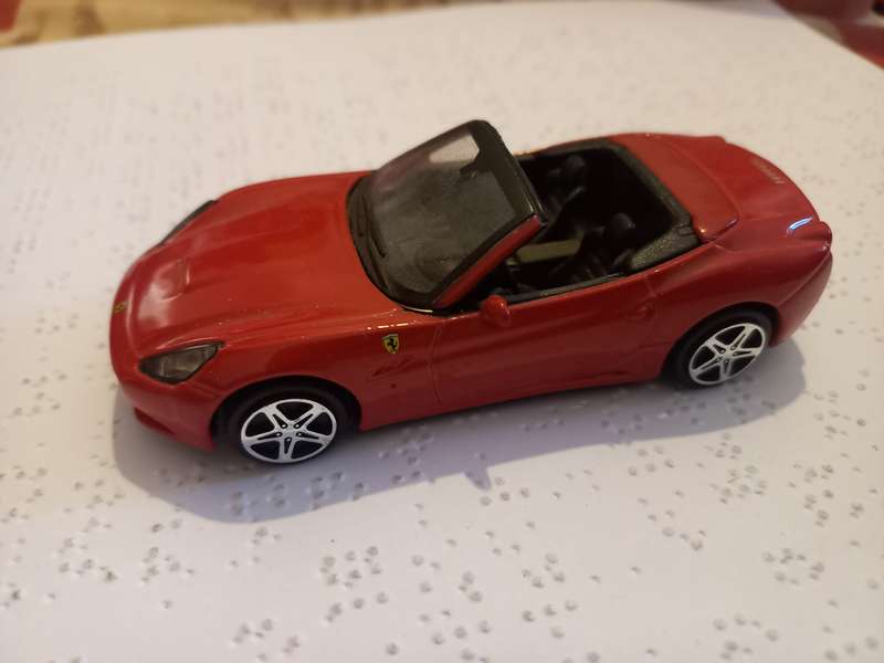 Bburago Ferrari California