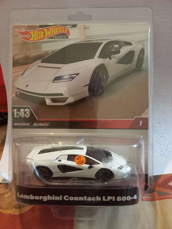 Lamborghini Countach LPI 800-4 --  1/43 scale