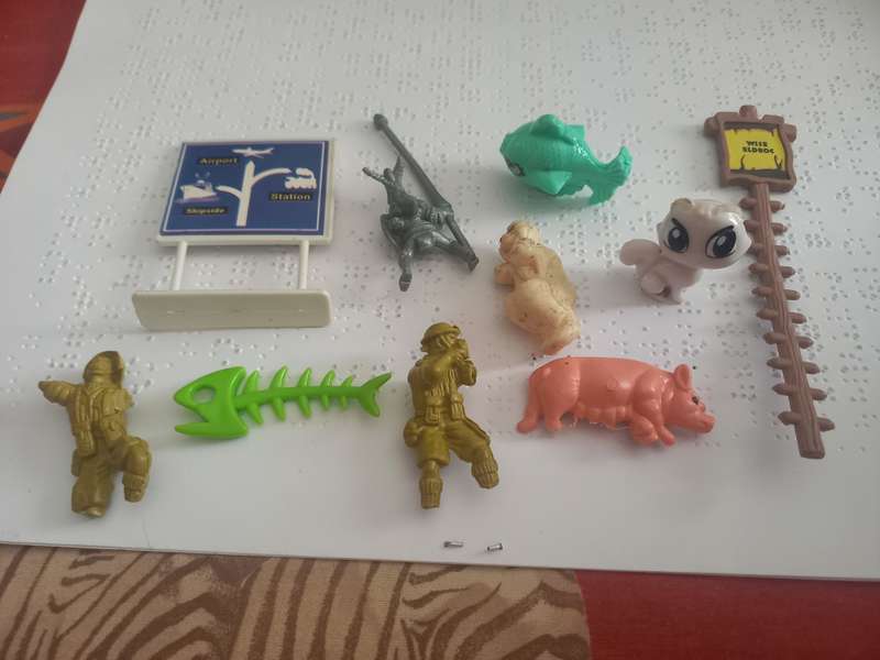 Mixed lot of toys
