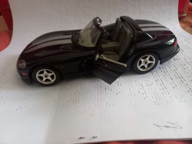 Bburago 1/24 scale Dodge Viper