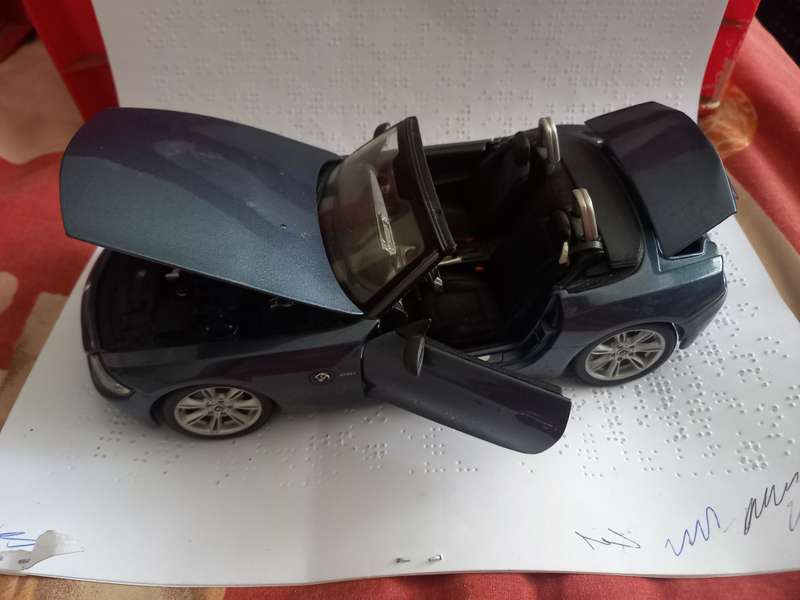 FOR BENNIE BURGER ONLY Maisto 1/18 scale BMW Z4