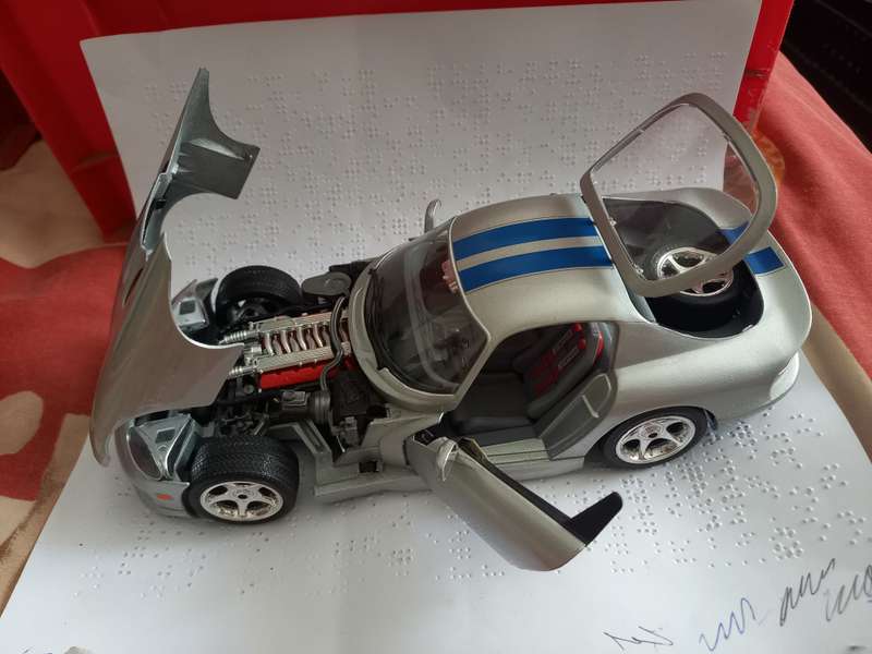 Bburago 1/18 scale Dodge Viper GTS