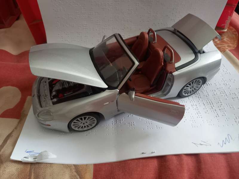 Maisto 1/18 scale Maserati Spyder