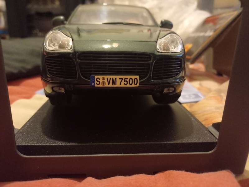 Maisto 1/18 scale  Porsche Cayenne Turbo - extra pics added
