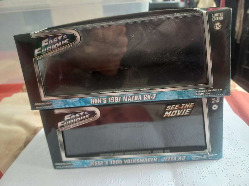 2 x 1/43 scale Greenlight display cases with screws