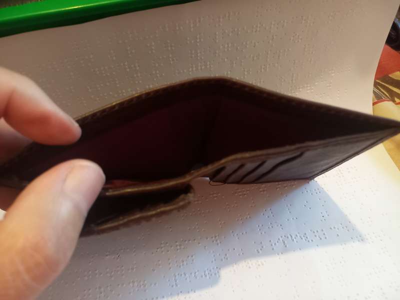Genuine leather folding id/cardholder