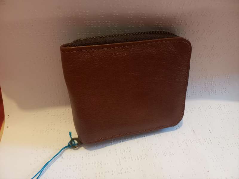 Genuine leather Mens zip wallet