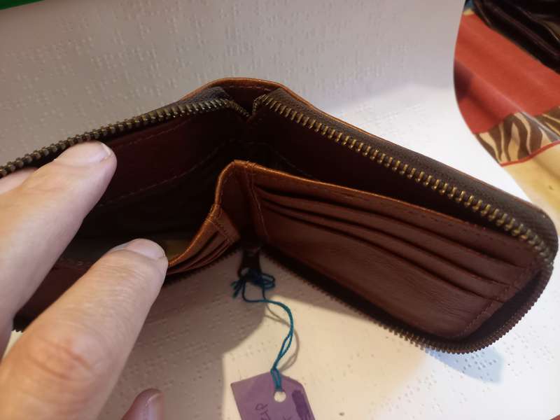 Genuine leather Mens zip wallet