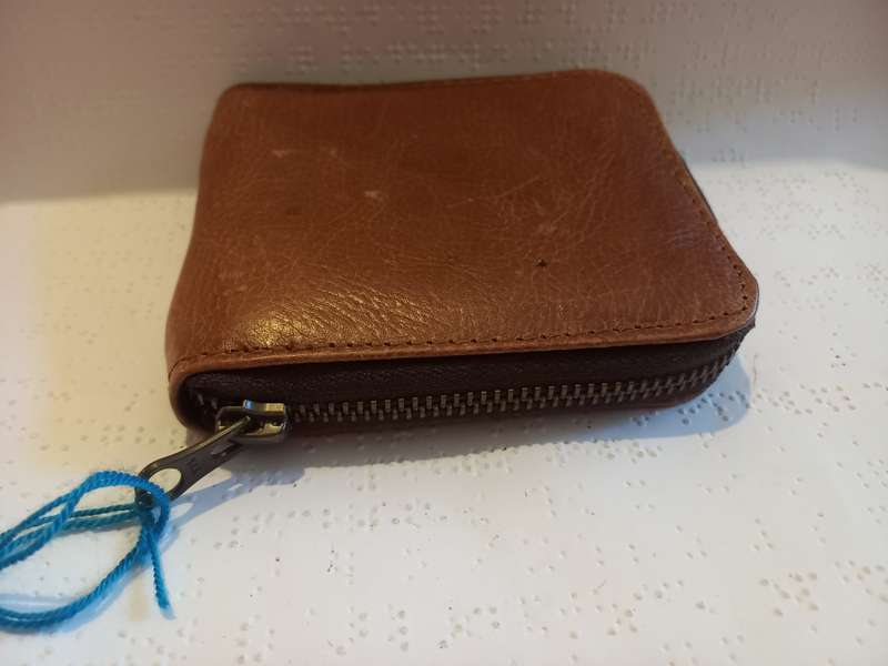 Genuine leather Mens zip wallet