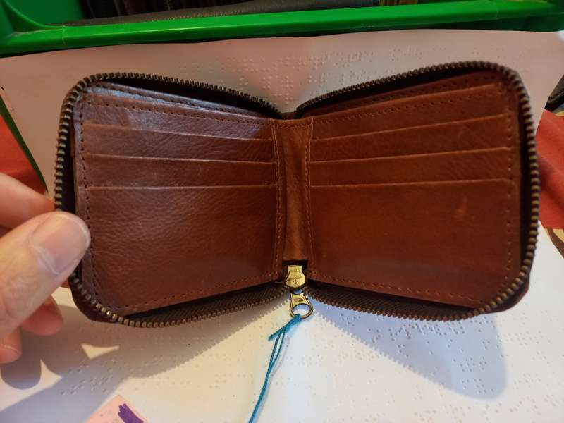 Genuine leather Mens zip wallet
