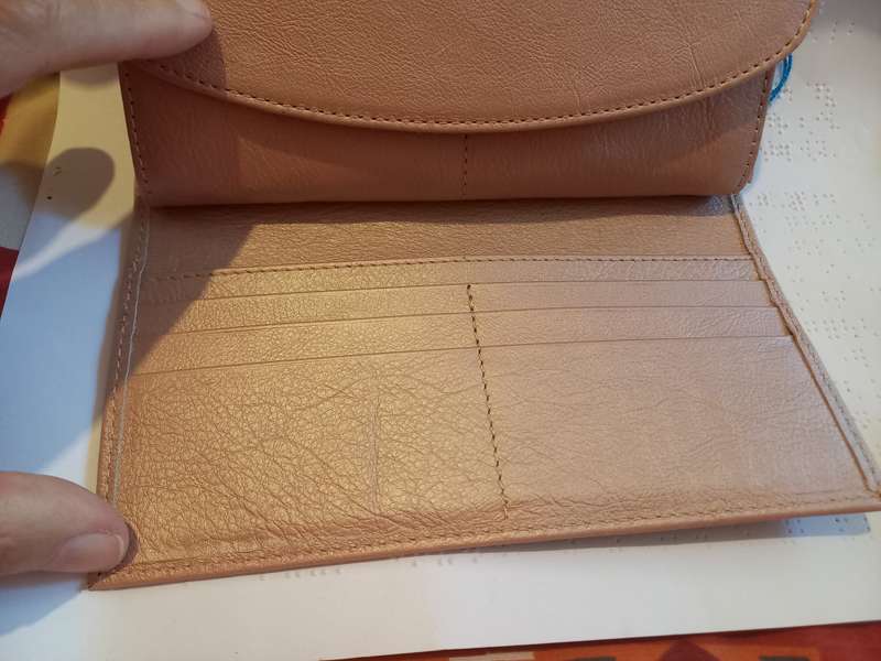 Genuine leather Roundflap ladies wallet