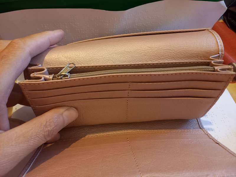 Genuine leather Roundflap ladies wallet
