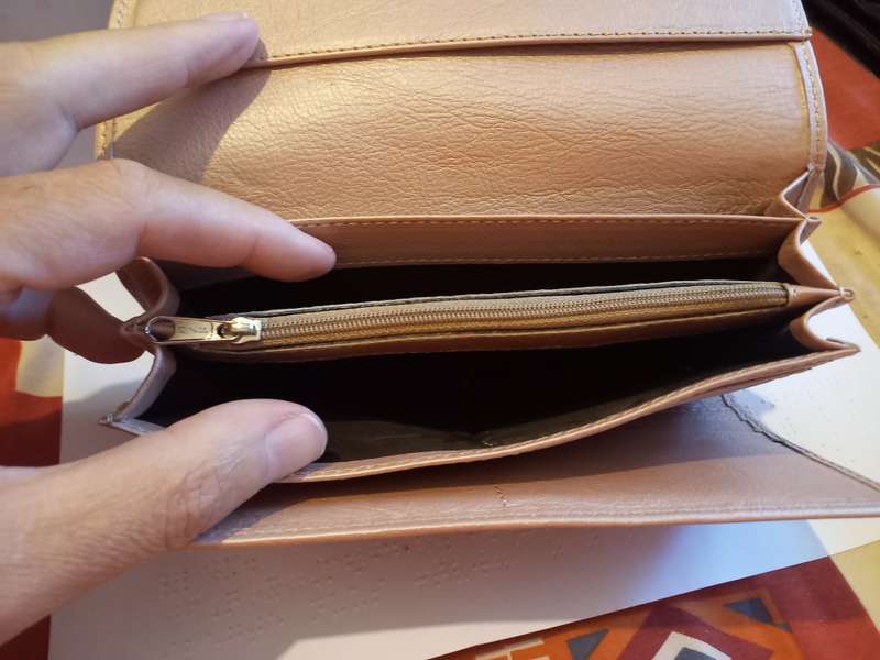 Genuine leather Roundflap ladies wallet