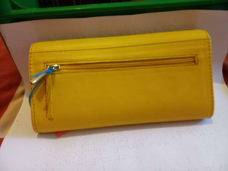 Genuine leather Roundflap ladies wallet