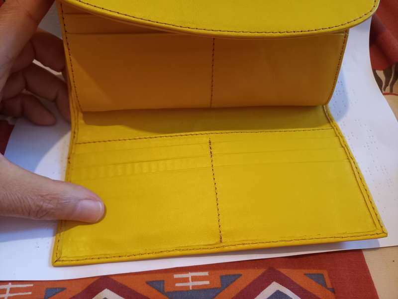 Genuine leather Roundflap ladies wallet