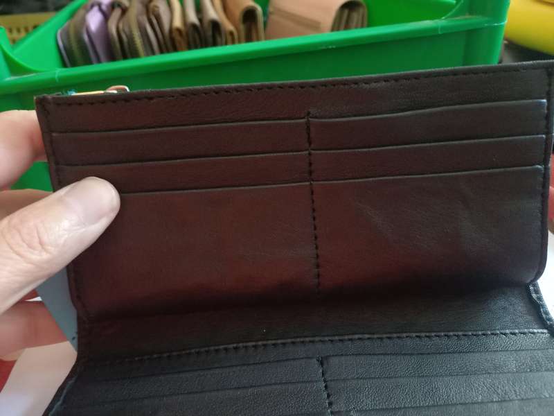 Genuine leather Roundflap ladies wallet