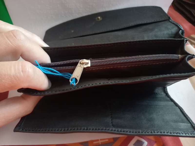 Genuine leather Roundflap ladies wallet