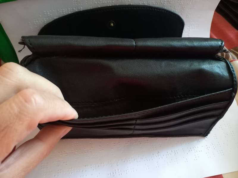 Genuine leather Roundflap ladies wallet