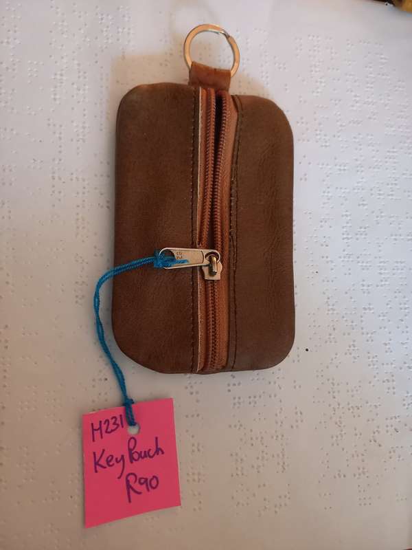 Genuine leather  Key pouch with zip and keyring