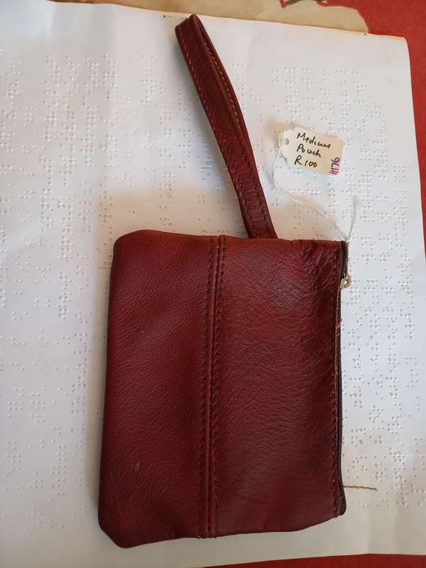 Genuine leather Medium pouch with strap and zip