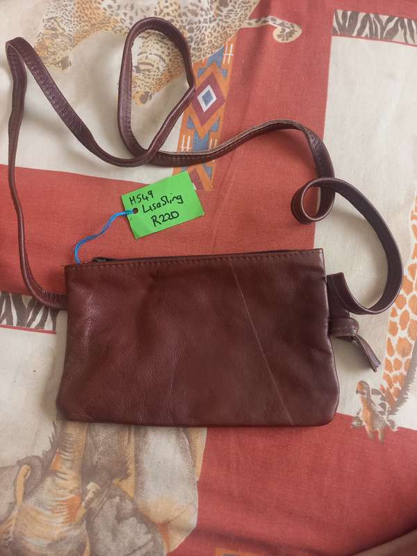 Genuine leather Lisa Slingbag with zip