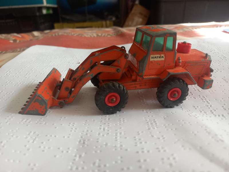 Lesney Matchbox King size Hatra tractor shovel