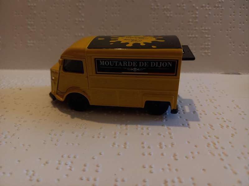 Majorette Citroen Van - opening rear hatch