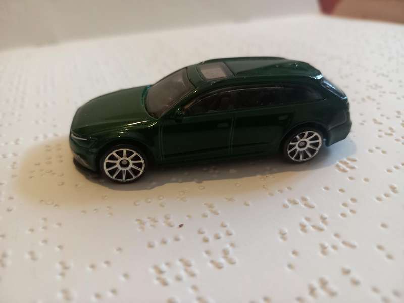 Hotwheels Audi Avant RS6 - wheelswopped