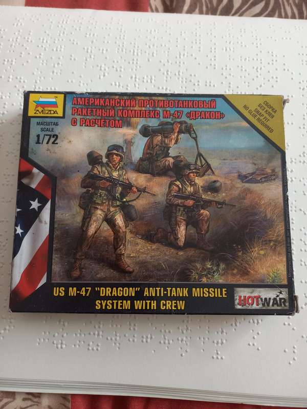 Zvezda Plastic modelkit 1/72 scale US M47 Dragon anti-tank missile system with crew