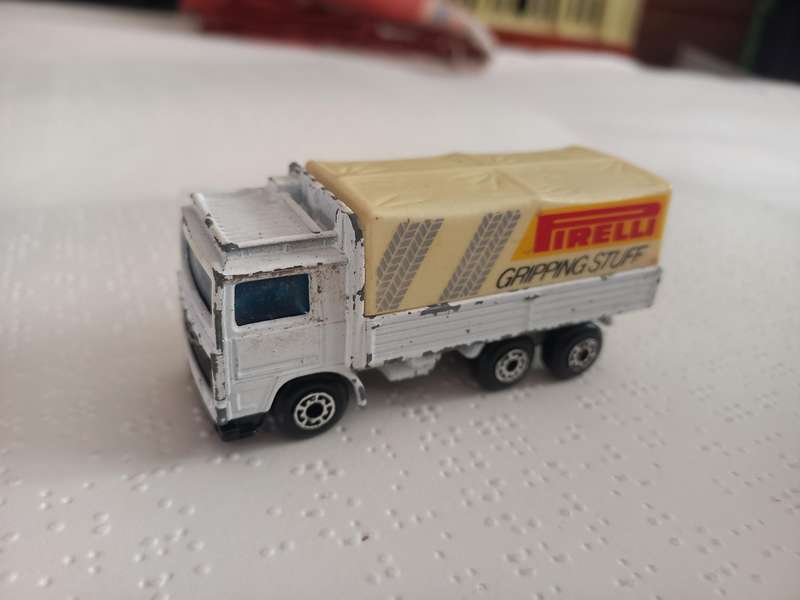 Matchbox Volvo Tarpaulin truck - Pirelli