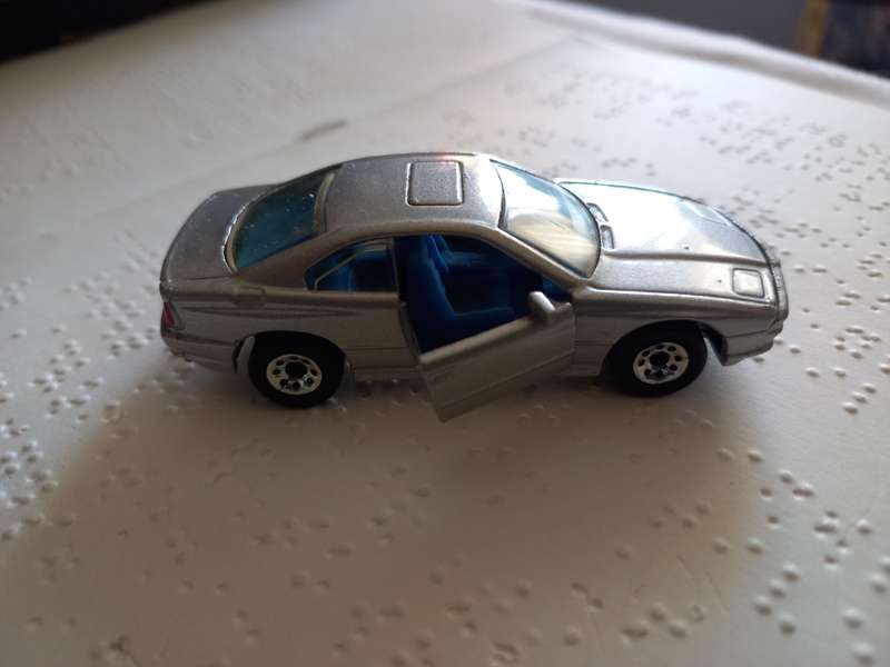 Matchbox BMW 850i - opening parts