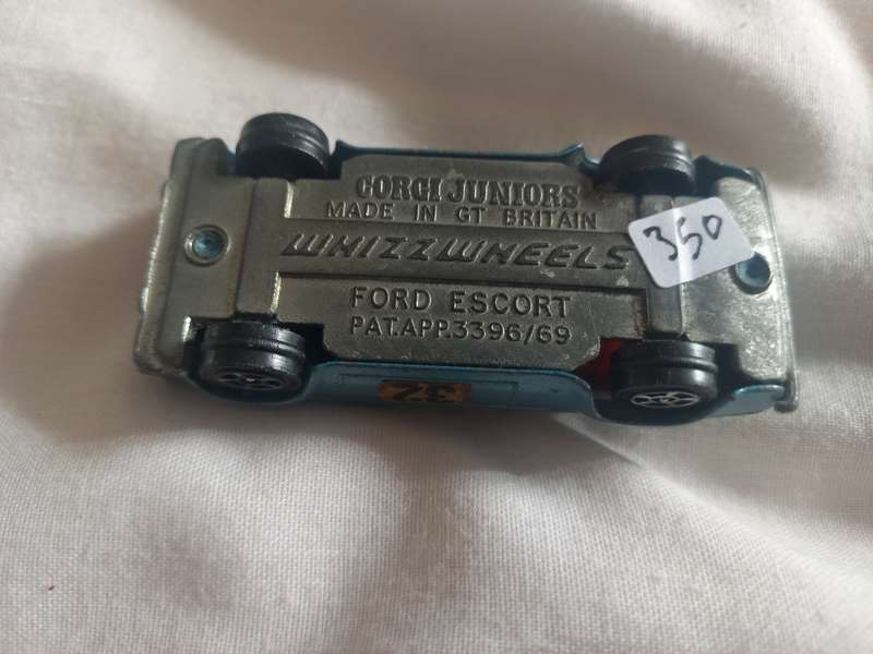Corgi Juniors Whizzwheels Ford Escort