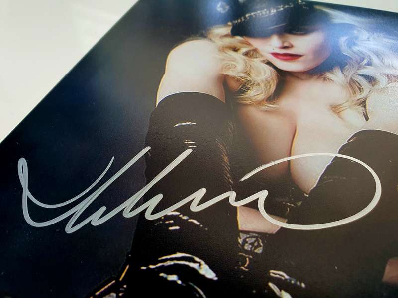 MADONNA - AUTHENTIC AUTOGRAPH + COA